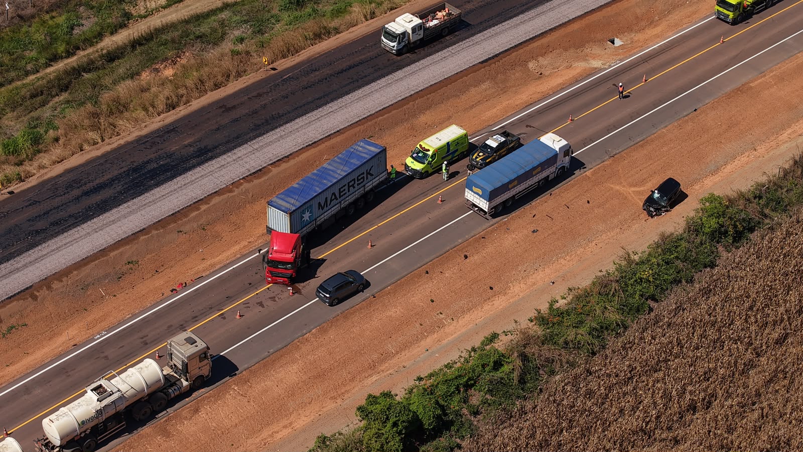 Acidente Grave Interrompe BR-163 com Carreta, Caminhão e Carro