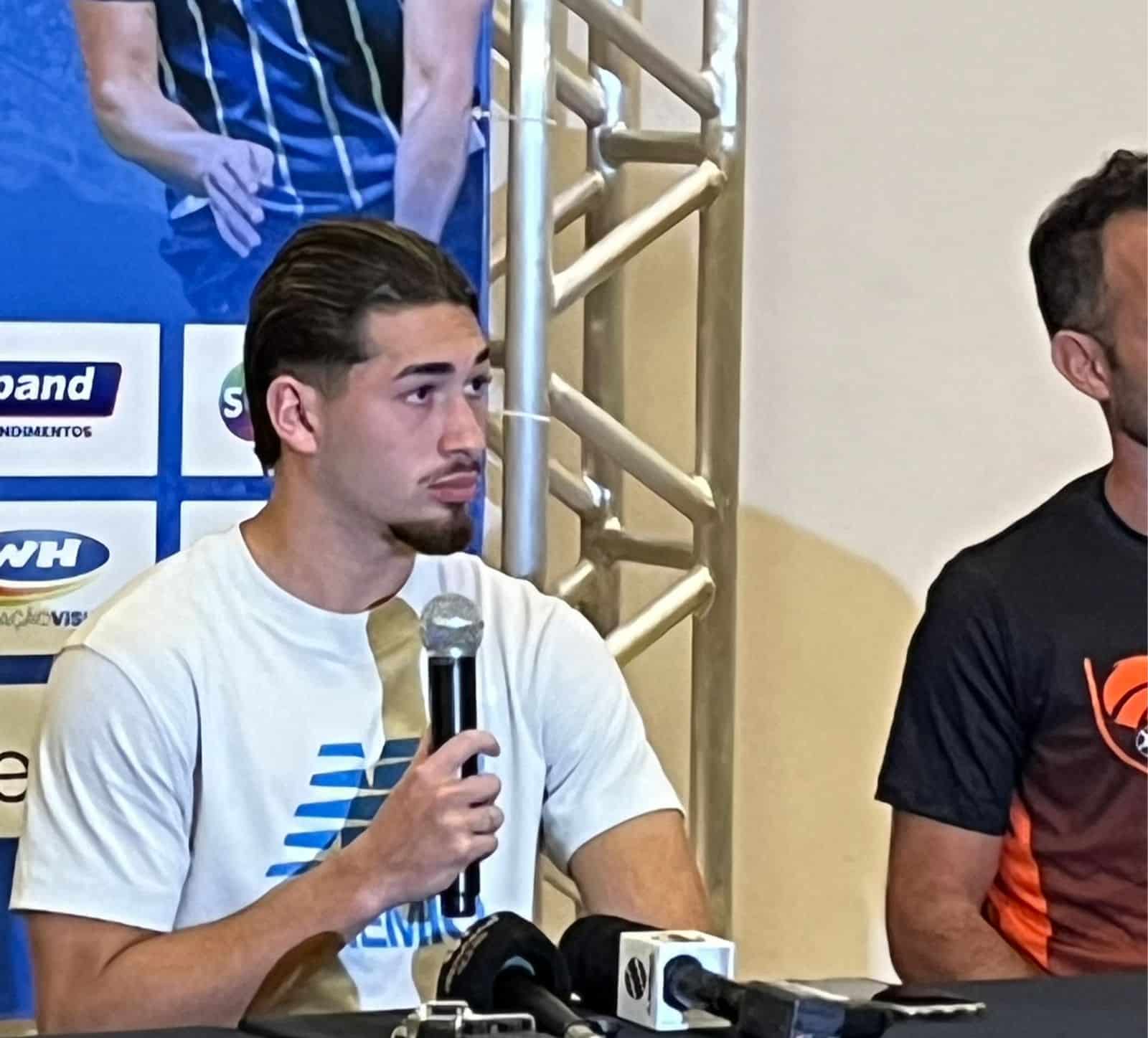 Pedro Gabriel elogia torcida do Grêmio e foca em preparação para 2º semestre