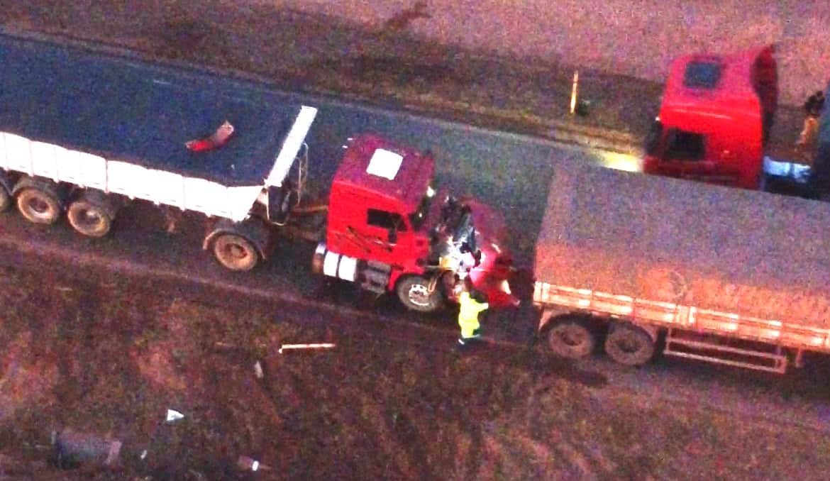 Duas carretas batem na BR-163 em Sinop; ninguém se feriu
