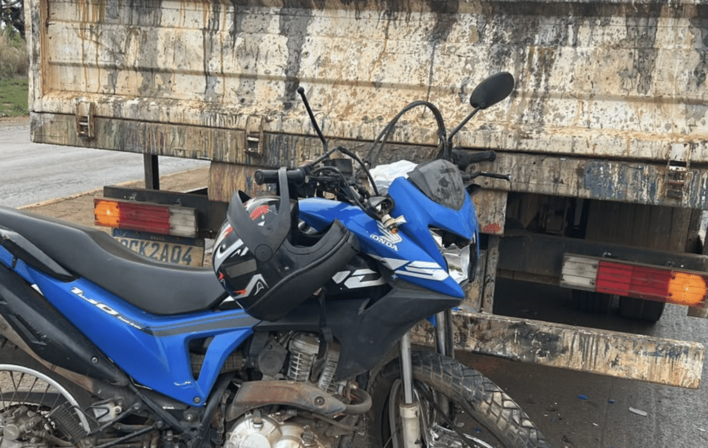 Motociclista fica gravemente ferido após colisão com caminhão em Lucas do Rio Verde