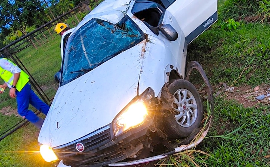 Motorista fica ferido após capotamento de carro no Nortão, em Mato Grosso