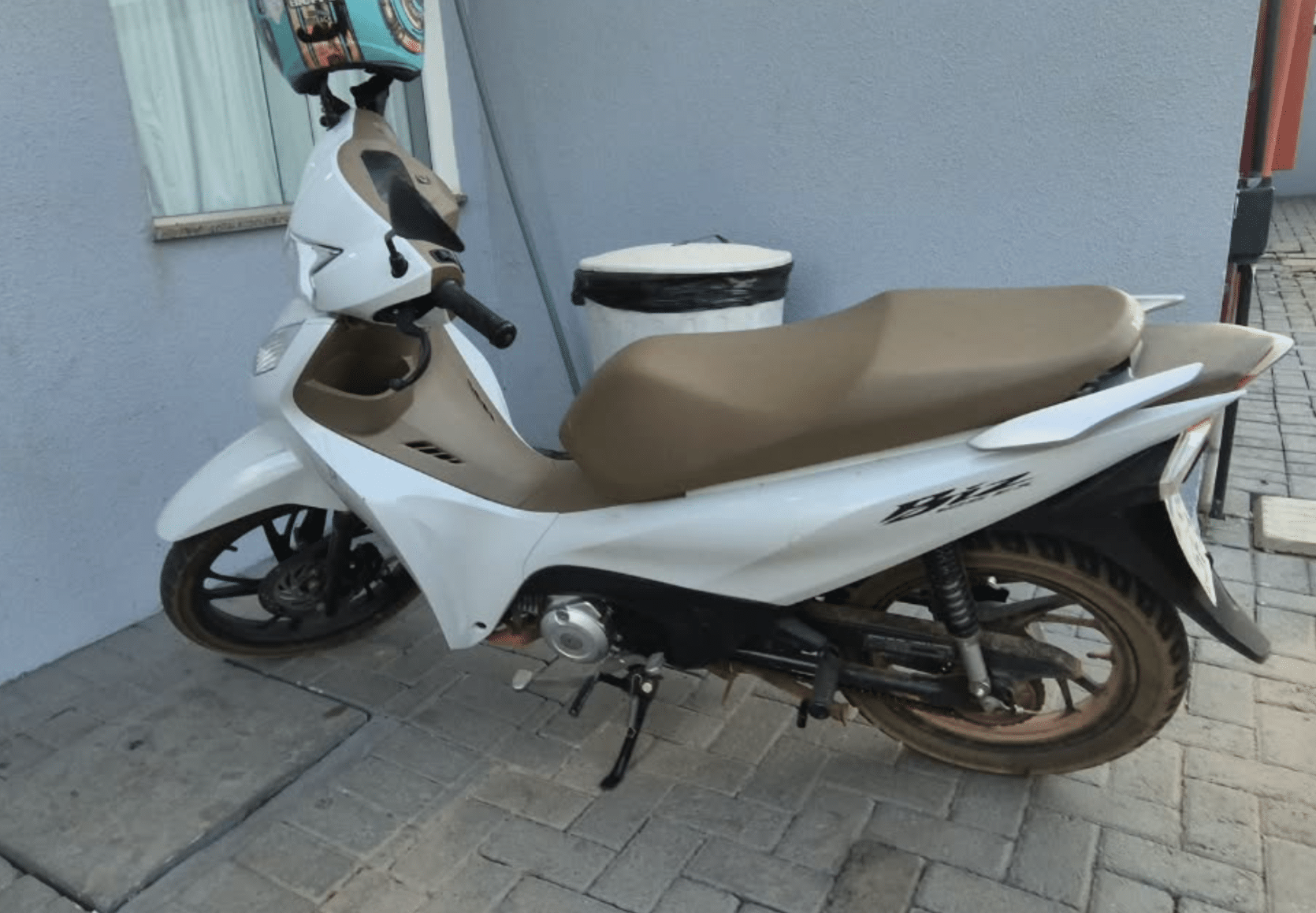 PM recupera moto furtada e prende homem com drogas em Sinop