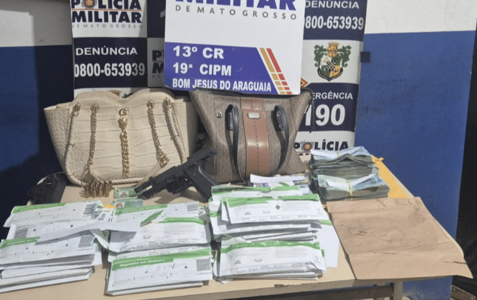 Casal é preso com R$ 283 mil e arma roubada em Ribeirão Cascalheira, MT