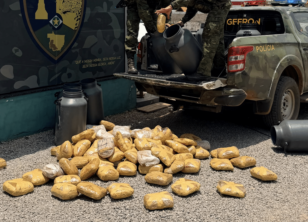 Polícia apreende 73 kg de skunk em tambores de leite em Mato Grosso