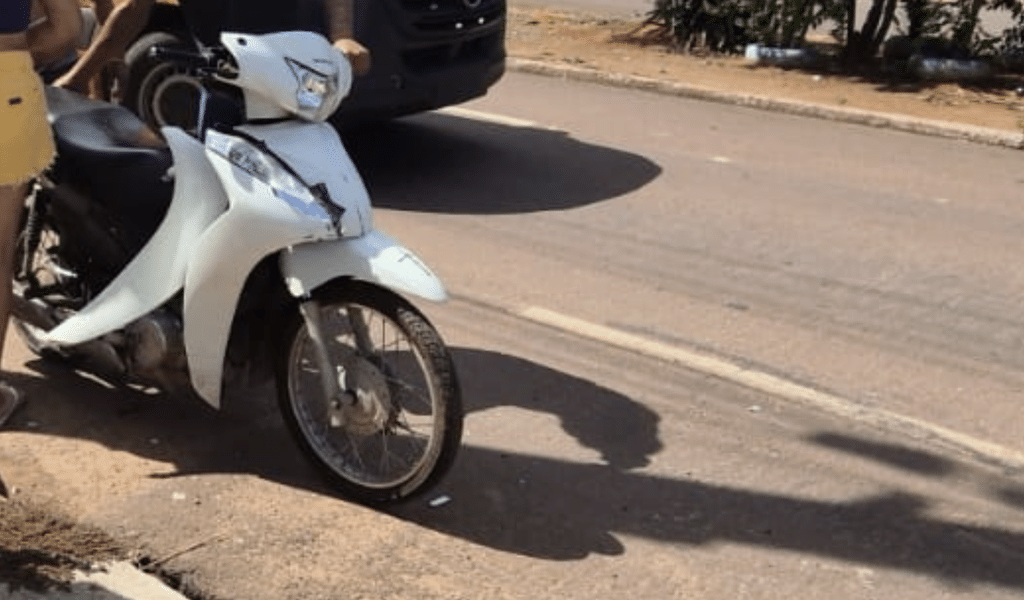 Motociclista fica ferido após bater moto em poste em Sinop