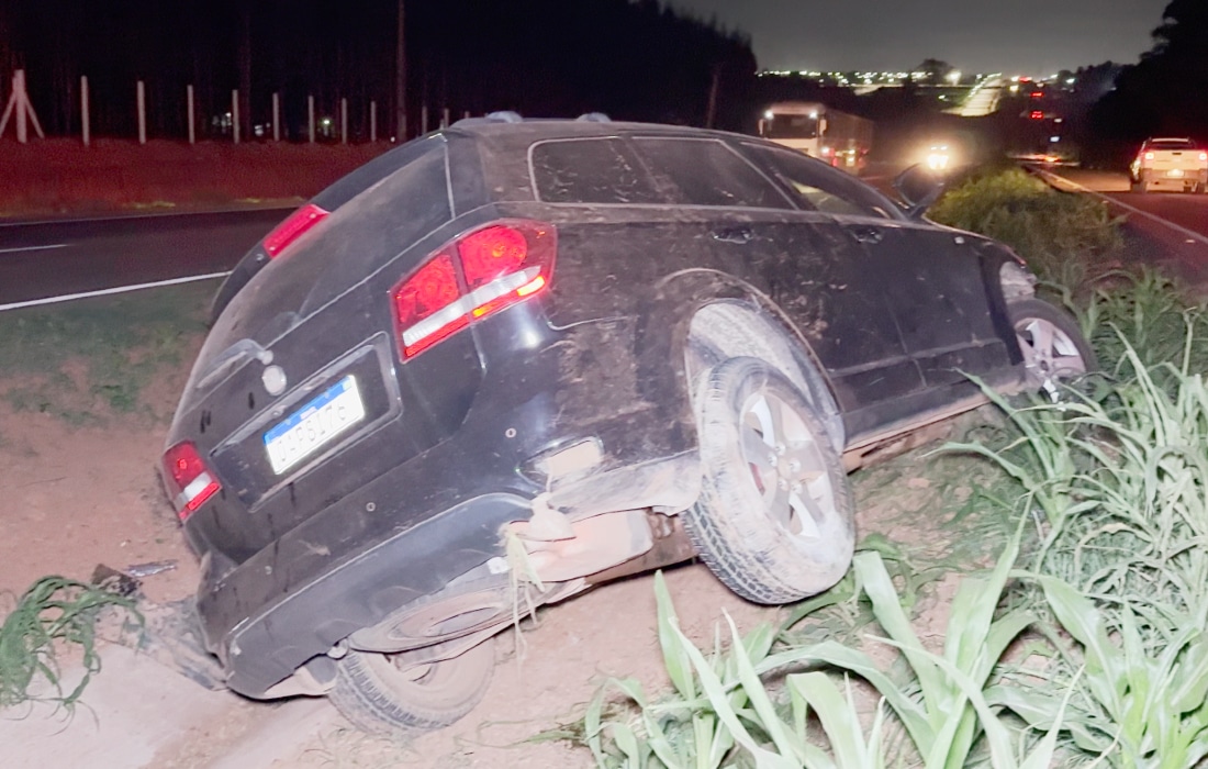 Sinop: carro com quatro pessoas cai em vala na BR-163