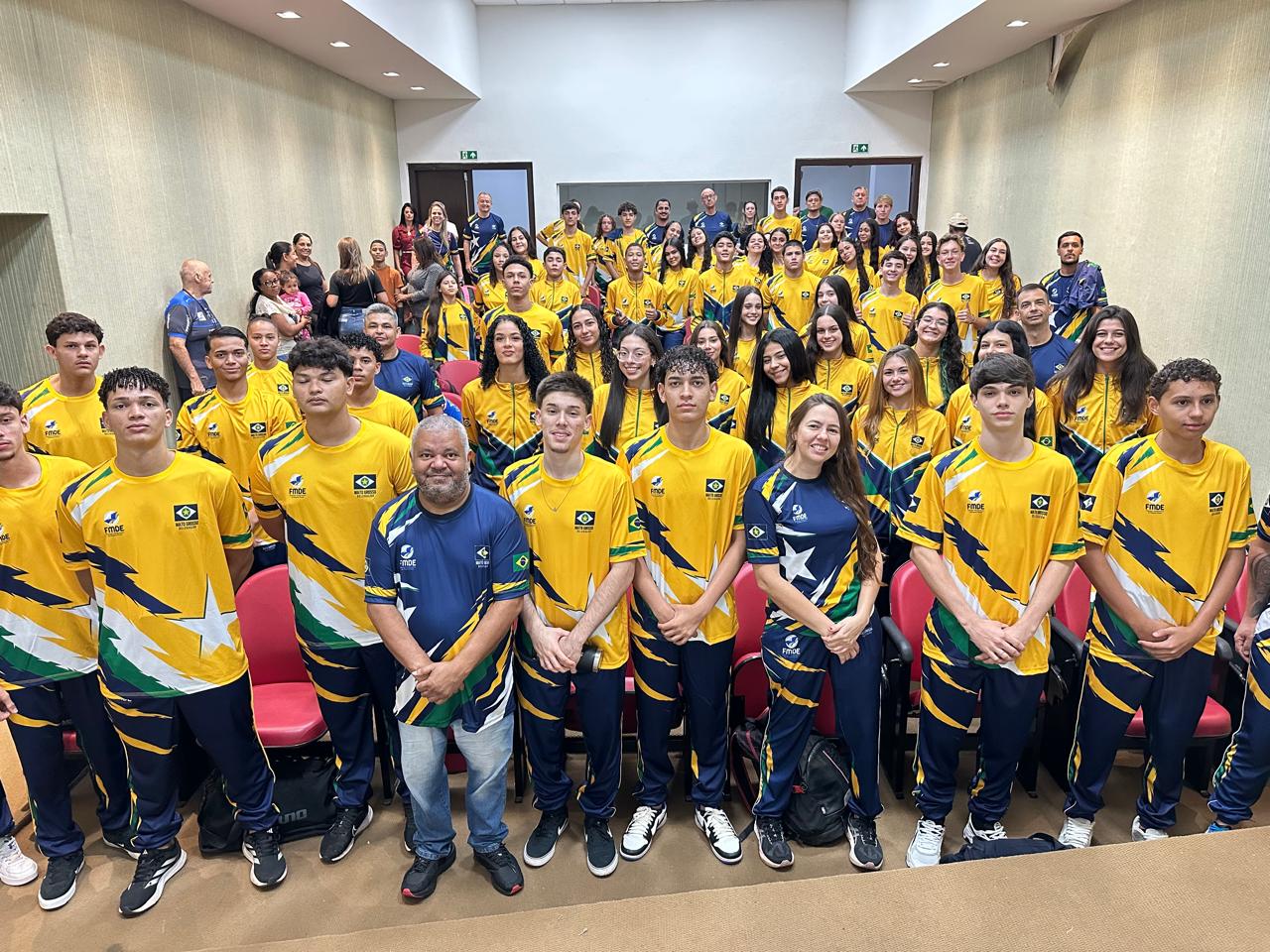 Equipes de handebol de Sorriso disputam competição nacional no Paraná